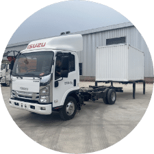 Logistics transport vehicle
