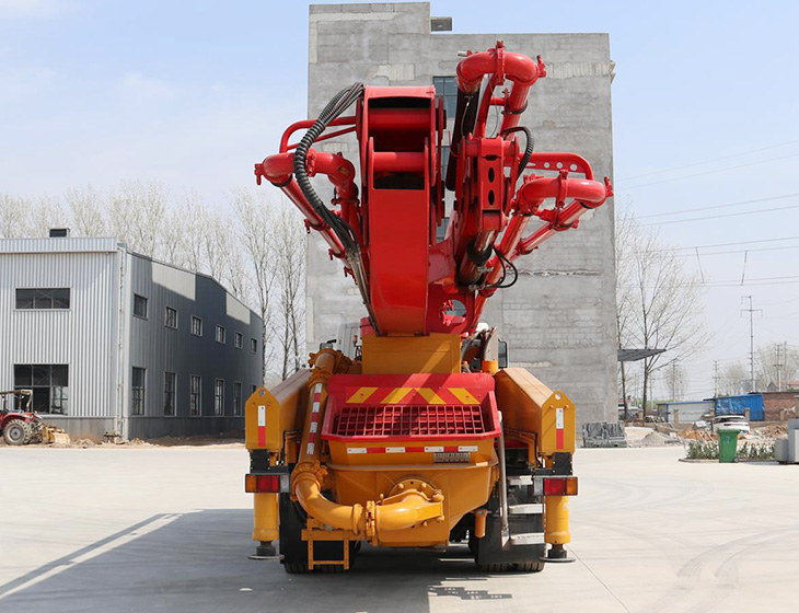 47 Meters of Concrete Pump Truck